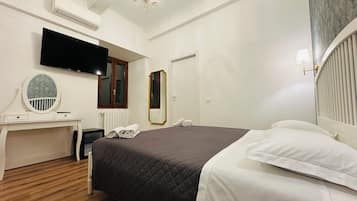 Chambre Triple Deluxe | Coffres-forts dans les chambres, bureau, chambres insonorisées