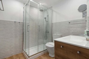 Shower, hair dryer, towels - Casa Marrakech by Costarentals - Ref 40 (Las Lagunas de Mijas)
