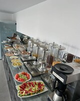 Desayuno continental gratuito y diario