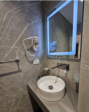 Shower, free toiletries, hair dryer, towels