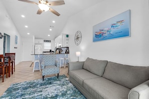 Condo, 1 grand lit et 1 canapé-lit (Baywatch F9) | Aire de séjour