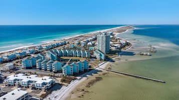 Condo, 1 Queen Bed with Sofa bed (Baywatch F9) | Beach