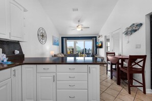 Condo, 1 Queen Bed with Sofa bed (Baywatch F9) | Interior