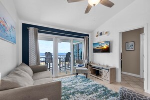 Condo, 1 Queen Bed with Sofa bed (Baywatch F9) | Living area