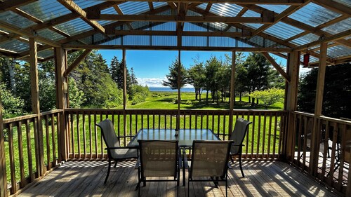 Oceanfront Cozy Cottage • Private Beach, Hot Tub, Pool & Boardwalk