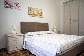 2 slaapkamers, een strijkplank/strijkijzer, wifi, beddengoed