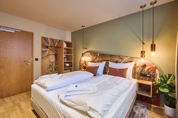 Superior Double Room | In-room safe, blackout curtains, iron/ironing board, free WiFi - Hotel Karol (Wien)
