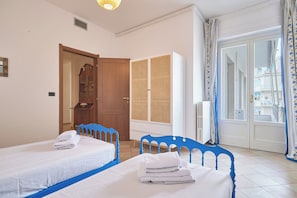 Apartment (2 Bedrooms) | 2 bedrooms, iron/ironing board, travel crib, bed sheets