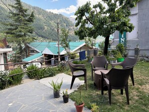 Terrace/patio - Hotel Alpine Himalayan View Manali (Manali)
