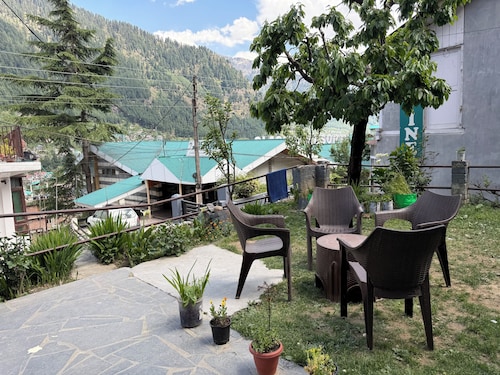 Hotel Alpine Himalayan View  Manali 
