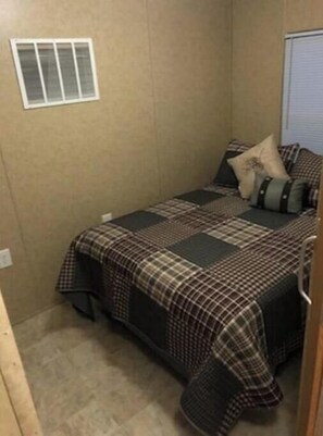 2 多间卧室、WiFi、床单