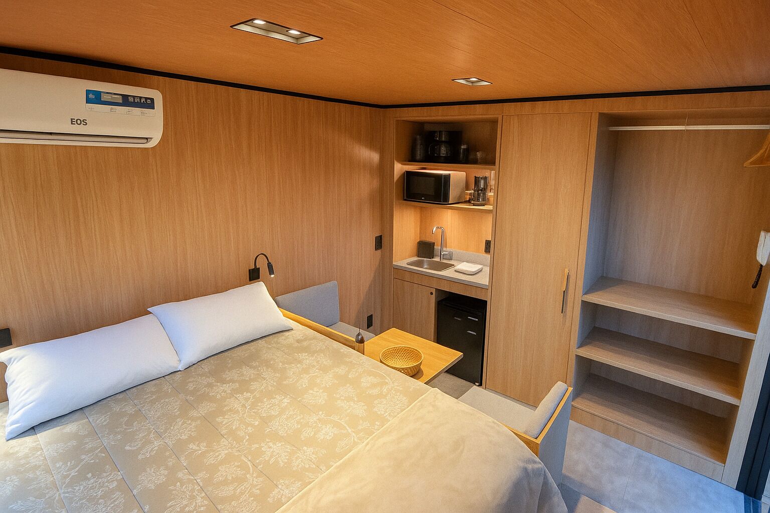 迷你吧、笔记本电脑工作区、免费 WiFi、床单