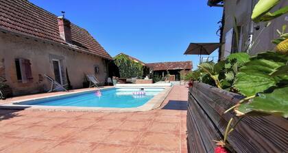 FARMHOUSE GITE WITH SHARED POOL - A CHANGE OF SCENERY FOR FAMILY AND FRIENDS