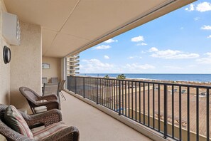 Terrace/patio - High Point North 1B - Steps to the beach and with a Pool! (Ocean City)