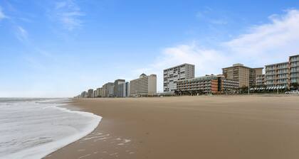 3BR Beach Escape: Concerts, Boardwalk, Beach, Surfing, 30+Restaurants