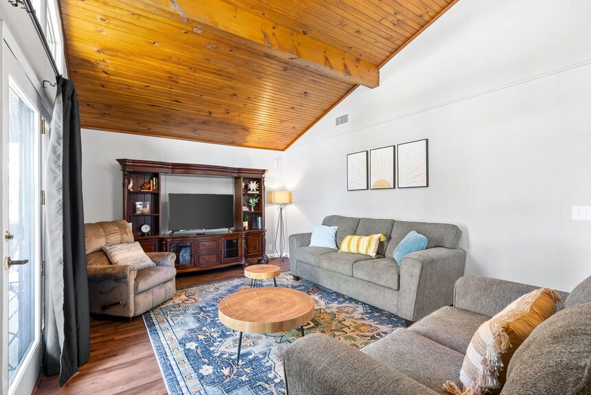 Spacious Lakefront Getaway For 9, Pet-friendly 3br/2ba Cottage + Free Boat Slip! - Tennessee