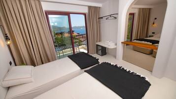 Twin Denizi Balkondan Goren | Free WiFi