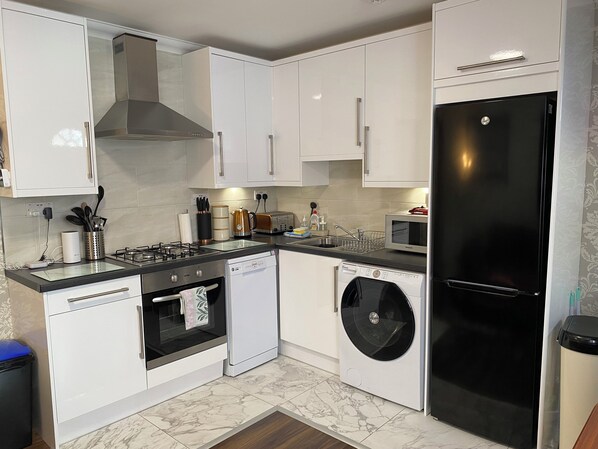 Fridge, microwave, oven, stovetop