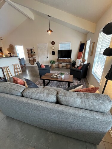 Private river access! Quiet, 
Peaceful..sleeps 6.. amazing views.