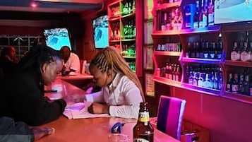 Bar (in der Unterkunft)