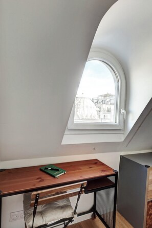 Apartamento urbano, 1 cama Queen e sofá-cama, para não fumantes | 1 quarto, ferros/tábuas de passar roupa, berços (sobretaxa)