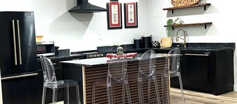 Downtown Brick-Rome Retreat, 2 Bedroom/2Bathroom and 2 Sleeper Sofas