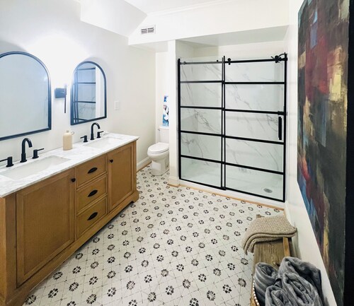 Downtown Brick-Rome Retreat, 2 Bedroom/2Bathroom and 2 Sleeper Sofas