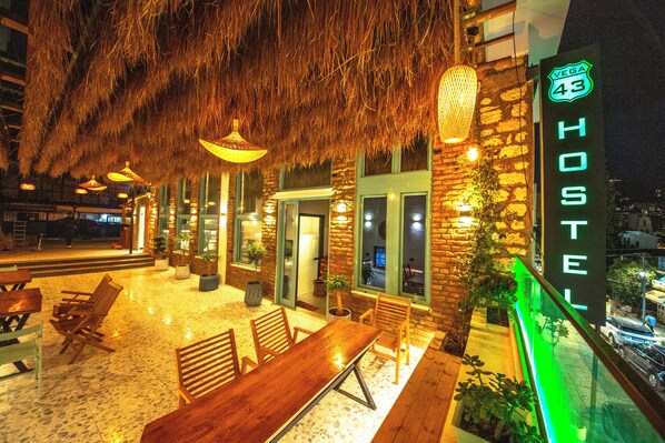 Bar (on property) - Vega 43 Hostel (Sarande)