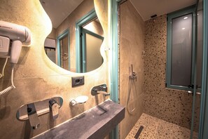 Bathroom shower - Vega 43 Hostel (Sarande)