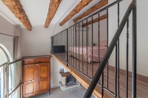 5 bedrooms, iron/ironing board, free WiFi, bed sheets - Magnificent stone farmhouse (murs)