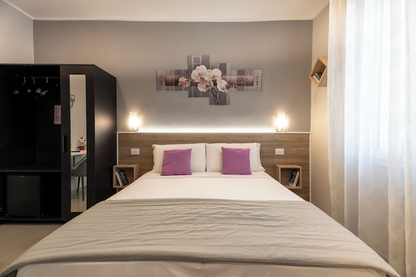 DELUXE con letto matrimoniale o con 2 letti singoli | Free WiFi - Affittacamere Orchidea (Modena)