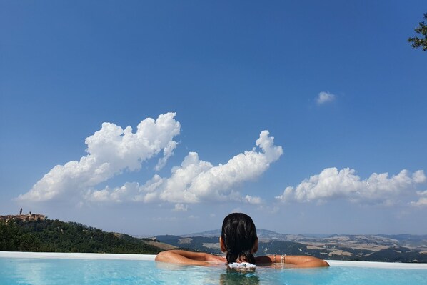 Pool - Holiday, where Tuscany is still authentic. 16th c. Villa, Infinity pool: Leccio (Toscana)