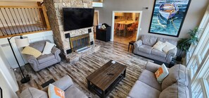 Smart TV, chimenea, videojuegos y tenis de mesa 