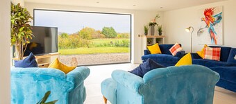 Beautiful Barn Conversion - Orchard Escape for 12
