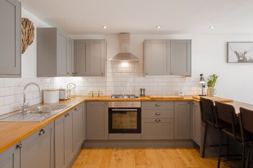 Beautiful Barn Conversion - Orchard Escape for 12