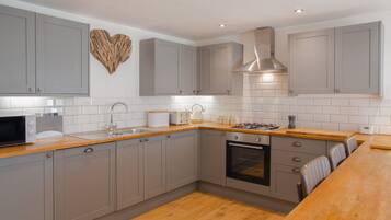 Frigorífic, microones, forn i placa de cuina