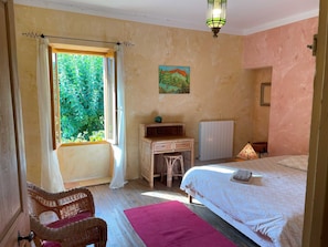 2 sovrum, strykjärn/strykbräda, wi-fi och sängkläder