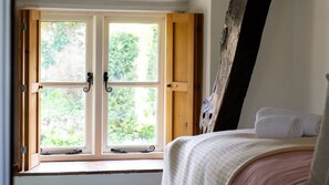 4 habitaciones, escritorio, tabla de planchar con plancha y wifi gratis 