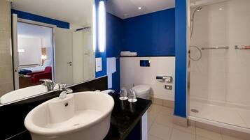 Rainfall showerhead, free toiletries, hair dryer, towels
