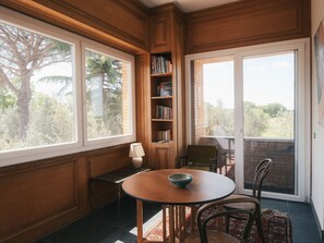 Comfort-Apartment, Balkon, Gartenblick | Wohnbereich