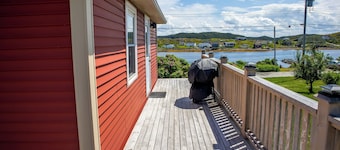 Twillingate Little Suite w/ Ocean & Garden View