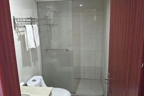A bathroom with a glass-enclosed shower, a toilet, and a towel rack. - Gao Feng Hotel (Shanghai)