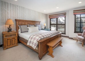 3 makuuhuonetta, työpöytä, silitysrauta/-lauta, Wi-Fi