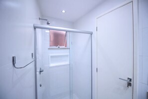 Bathroom - Studio moderno na Praia de Copa C062 (Rio de Janeiro)