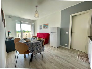 อพาร์ทเมนท์, 1 ห้องนอน, ระเบียง | ห้องรับประทานอาหาร