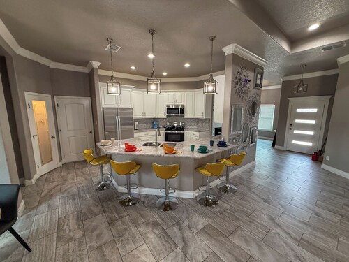 NEW 4 BED | Pool-Table, Ping-Ping, Arcade, Office