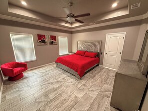 4 quartos, escrivaninha, Wi-Fi, roupa de cama