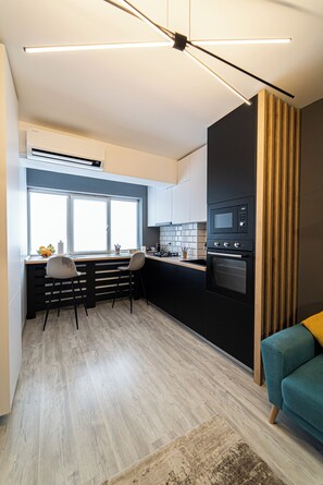 Fridge, microwave, oven, stovetop