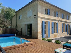 Outdoor pool, a heated pool - Quiet country house near Bordeaux (Cubnezais)