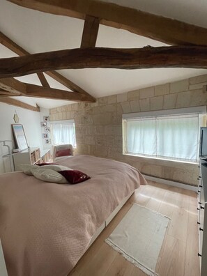 5 bedrooms, WiFi, bed sheets - Quiet country house near Bordeaux (Cubnezais)